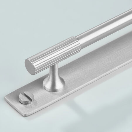 Qeld Linear Knurled Brass Cabinet Handle With Backplate - Silver