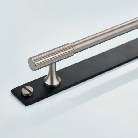 Qeld Linear Knurled Brass Cabinet Handle With Backplate - Silver and Black